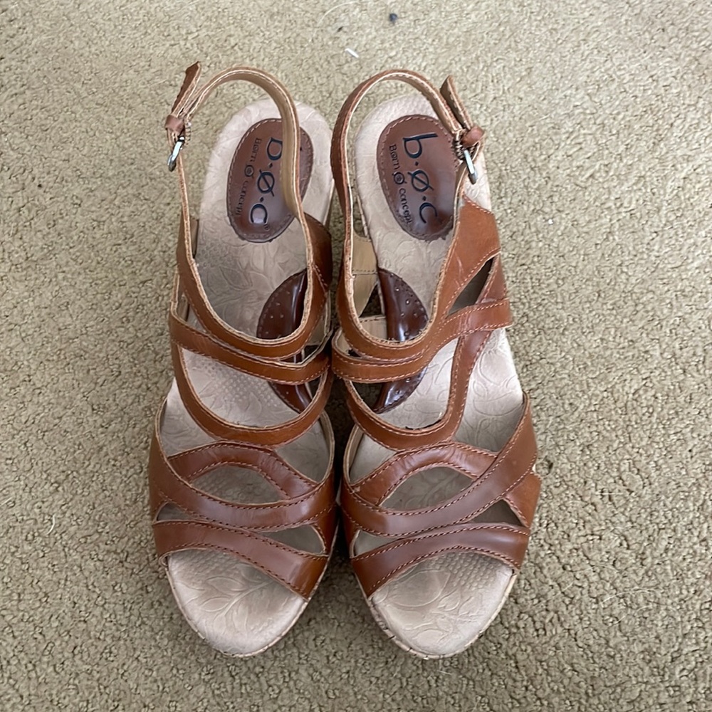 BOC cute wedge sandals size 8